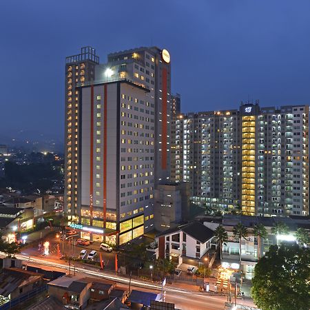 Harris Hotel & Conventions Ciumbuleuit Бандунг Екстериор снимка