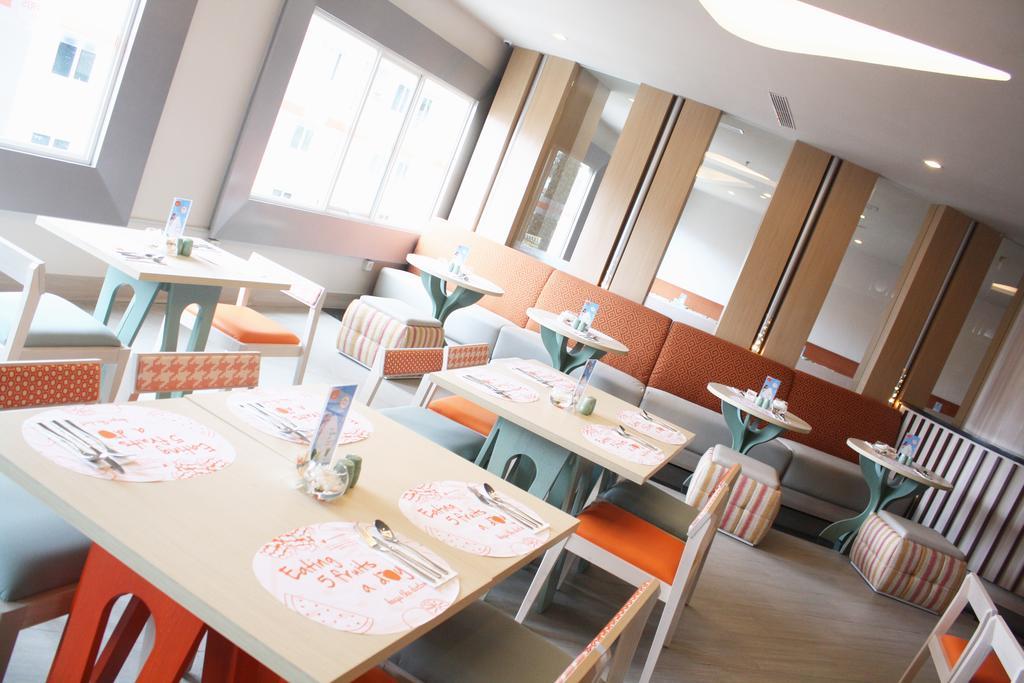 Harris Hotel & Conventions Ciumbuleuit Бандунг Екстериор снимка