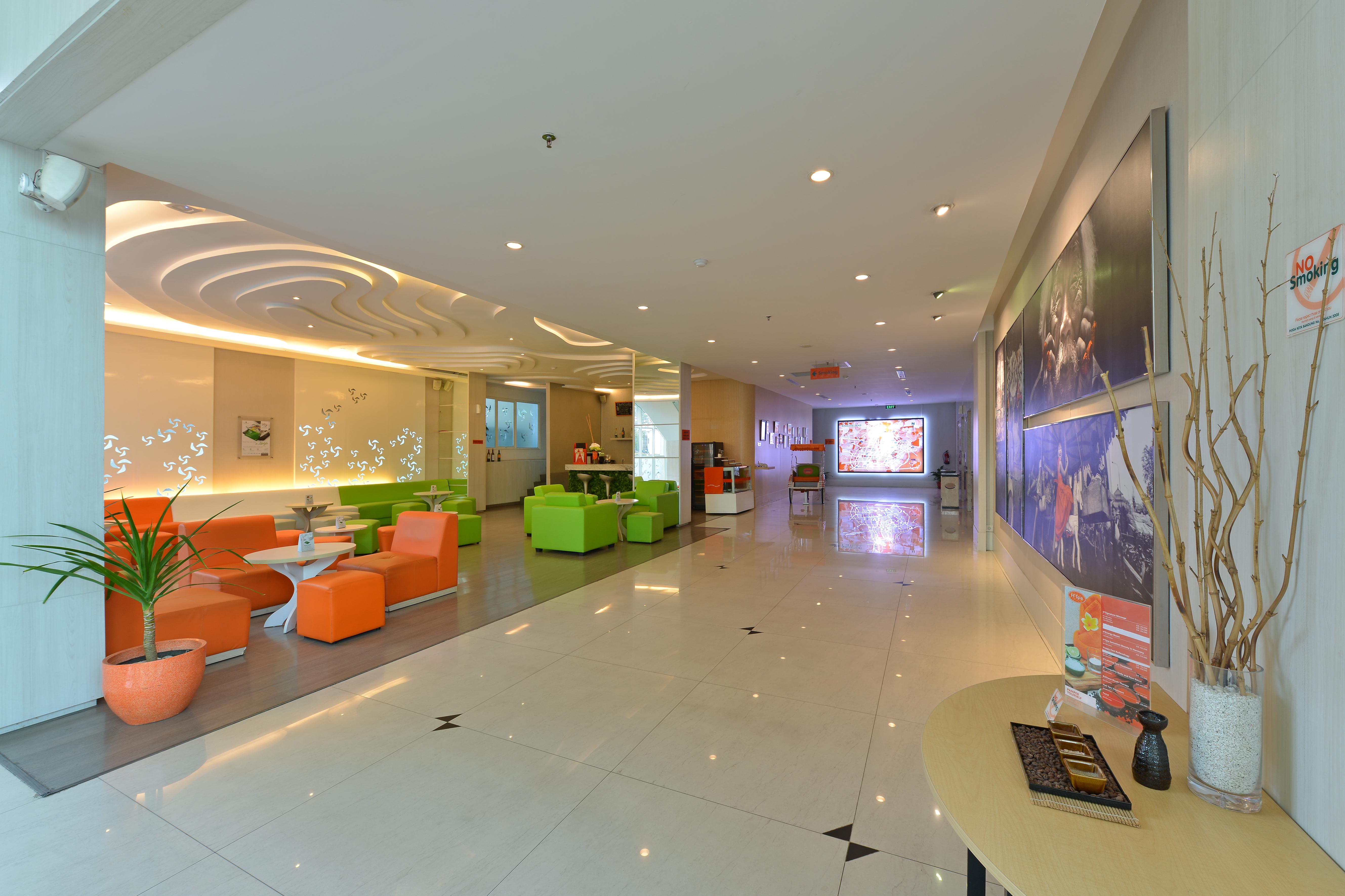 Harris Hotel & Conventions Ciumbuleuit Бандунг Екстериор снимка