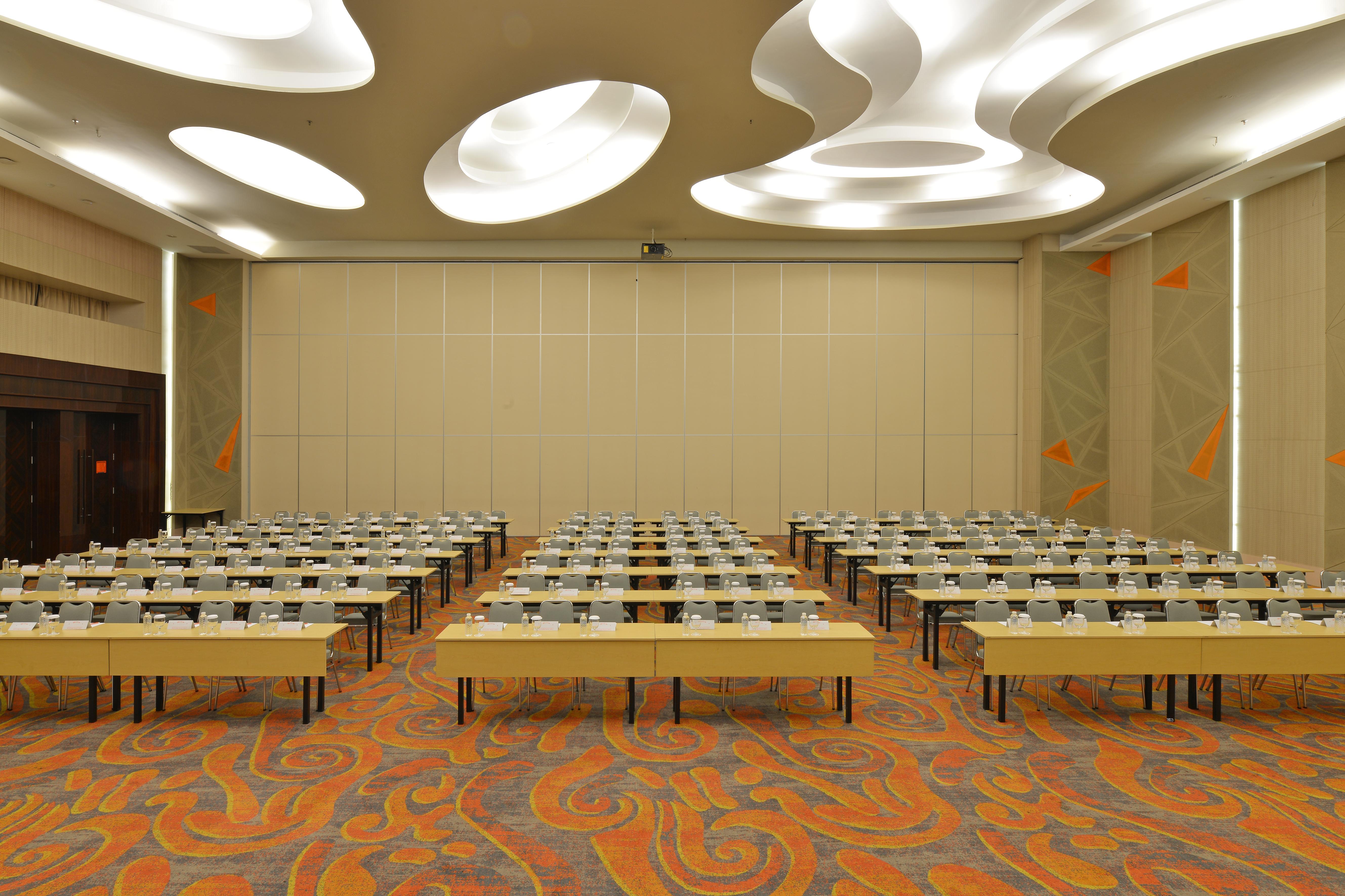 Harris Hotel & Conventions Ciumbuleuit Бандунг Екстериор снимка