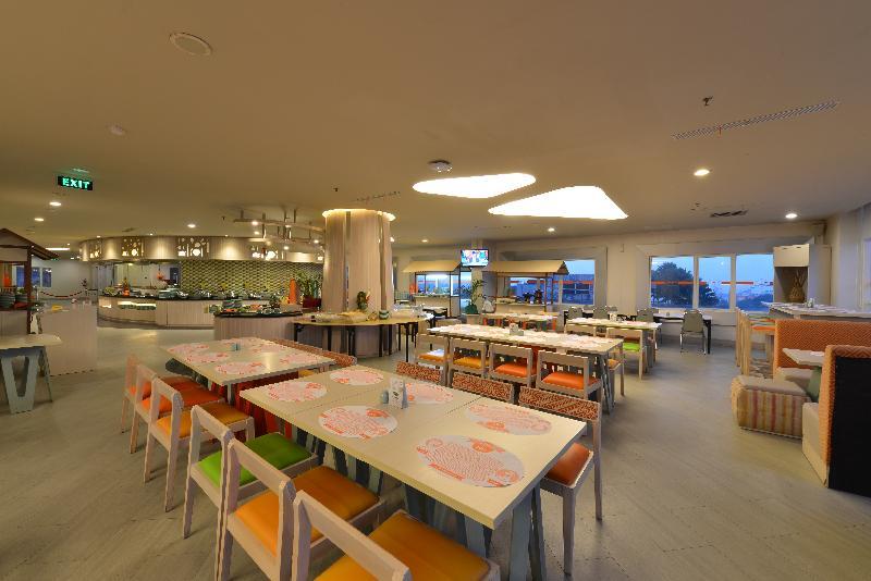 Harris Hotel & Conventions Ciumbuleuit Бандунг Екстериор снимка