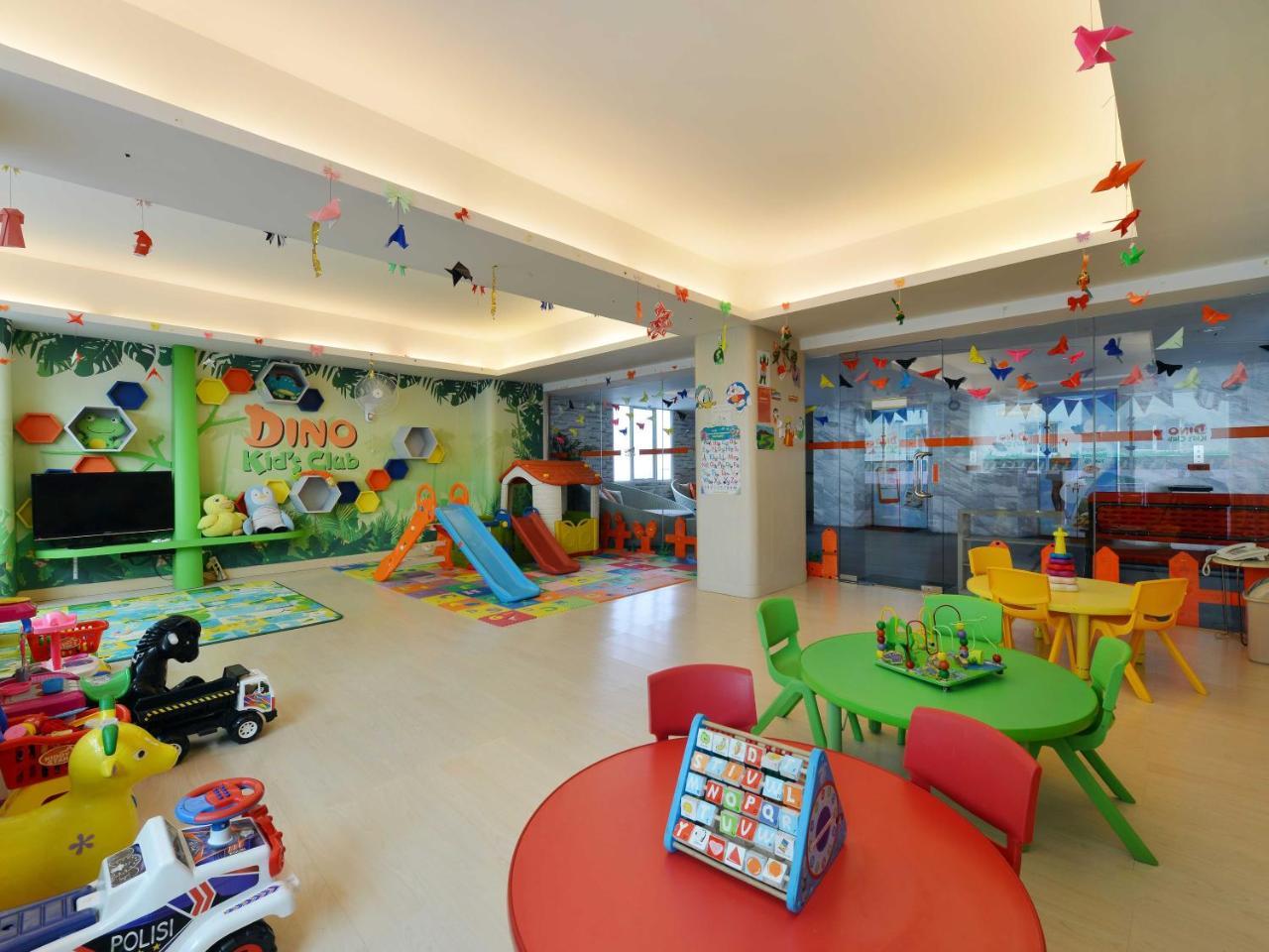 Harris Hotel & Conventions Ciumbuleuit Бандунг Екстериор снимка