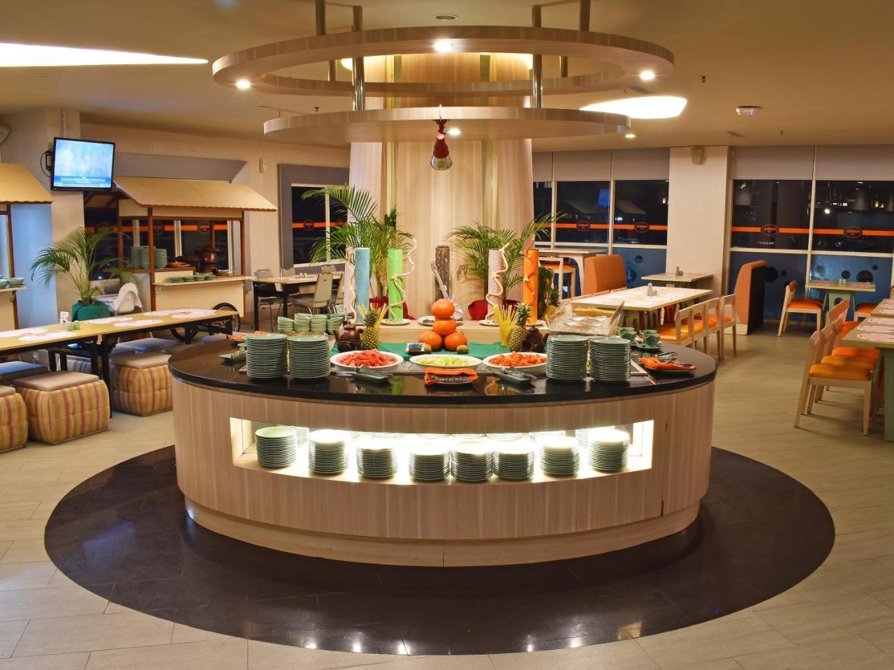 Harris Hotel & Conventions Ciumbuleuit Бандунг Екстериор снимка